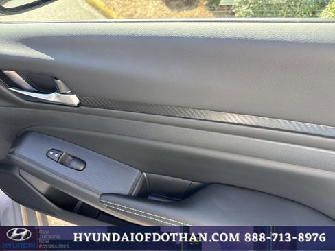 Used 2025 Nissan Altima 2.5 SV image 17