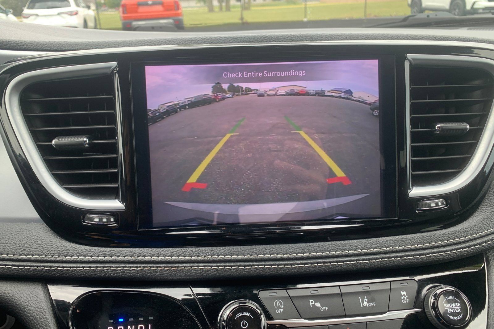 Used 2025 Chrysler Pacifica Limited FWD image 26