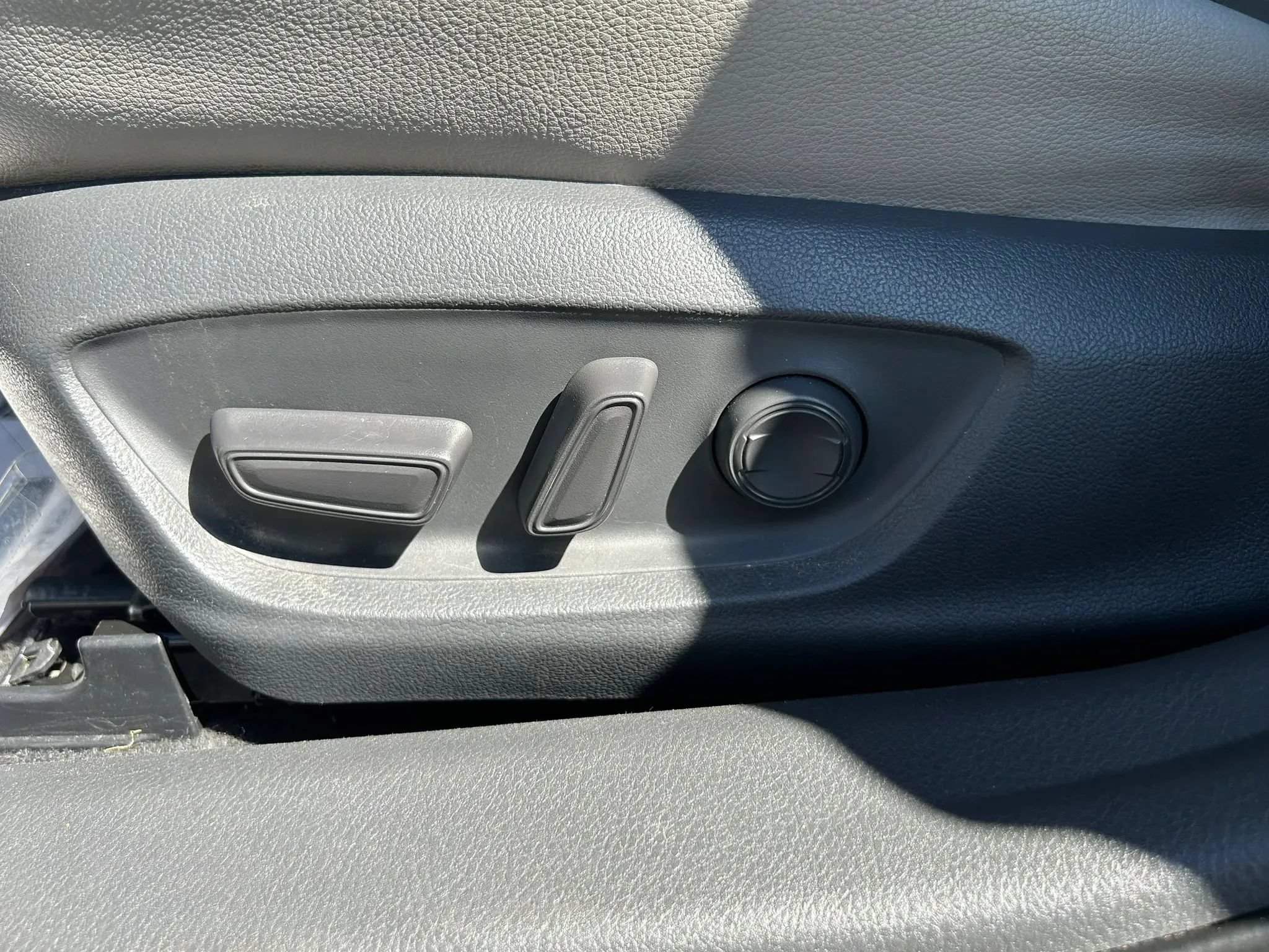 Used 2019 Toyota Camry SE FWD image 14