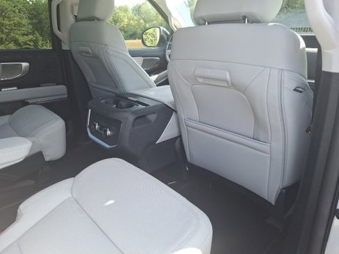 New 2025 Ford Expedition Platinum w/ Driver's Package image 31