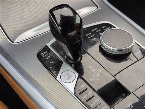 Used 2022 BMW X5 sDrive40i w/ M Sport Package image 12