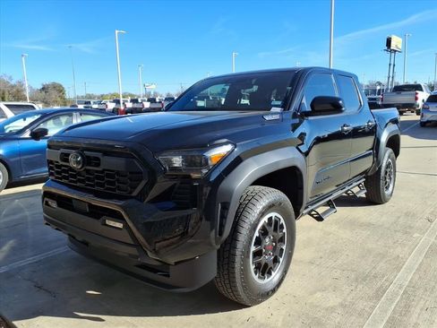 Certified 2025 Toyota Tacoma TRD Off-Road image 4