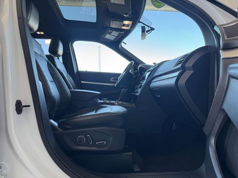 Used 2018 Ford Explorer XLT w/ Equipment Group 202A image 29