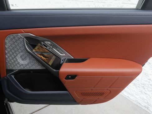 Certified 2023 BMW i7 xDrive60 AWD/4WD image 31