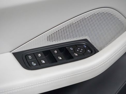 Used 2025 Porsche Macan 4 Electric image 23