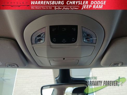 Used 2024 Chrysler Pacifica Touring-L FWD image 25