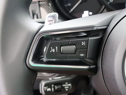 Used 2025 Porsche Macan image 33