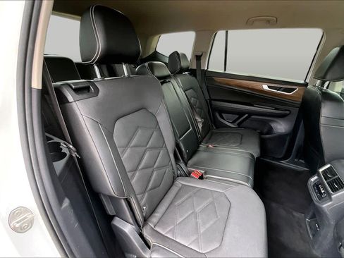 Used 2024 Volkswagen Atlas SE FWD image 18