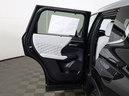 New 2025 Mitsubishi Outlander SEL image 27