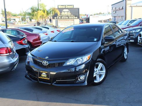 Used 2013 Toyota Camry SE FWD image 2