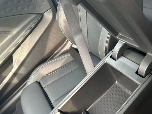 Used 2024 BMW 230i Coupe image 18