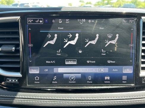 Used 2023 Chrysler Pacifica Touring-L FWD image 27