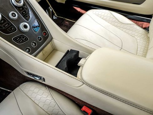 Used 2016 Aston Martin Vanquish Volante RWD image 30