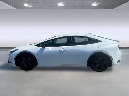Used 2024 Toyota Prius LE image 2