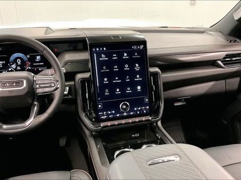 Used 2025 GMC Yukon AT4 w/ AT4 Premium Package AWD/4WD image 7