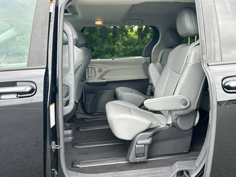 Used 2024 Toyota Sienna XLE w/ XLE Plus Package AWD/4WD image 35