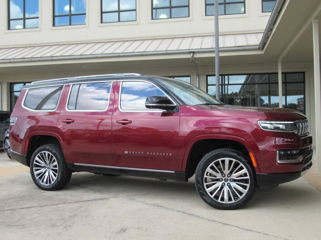Used 2023 Jeep Grand Wagoneer Series III AWD/4WD image 2