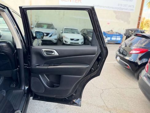 Used 2017 Nissan Pathfinder SL image 30