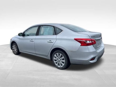 Used 2019 Nissan Sentra S image 5