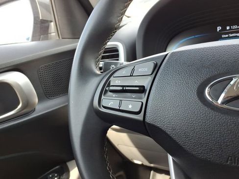 Used 2023 Hyundai Venue SEL image 23