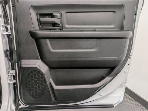 Used 2024 RAM 2500 Tradesman w/ Chrome Appearance Group image 25