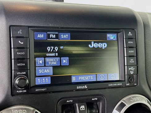 Used 2018 Jeep Wrangler Unlimited Rubicon w/ Connectivity Group image 21