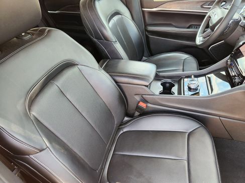 Used 2023 Jeep Grand Cherokee 4WD 4xe w/ Luxury Tech Group II image 22