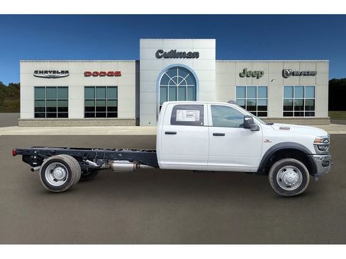 New 2025 RAM 5500 Tradesman AWD/4WD image 2