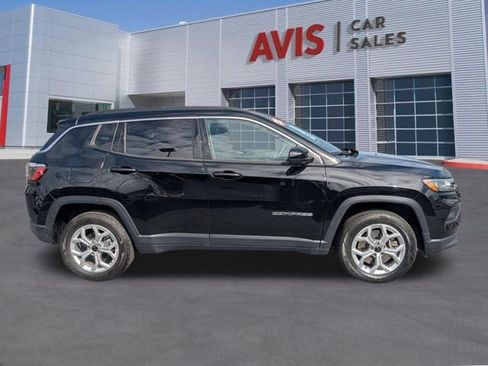 Used 2025 Jeep Compass Latitude image 5