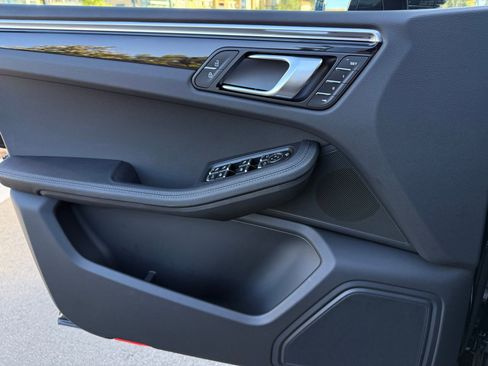 Used 2025 Porsche Macan AWD/4WD image 26