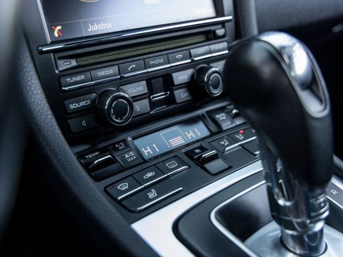 Certified 2014 Porsche 911 Carrera 4S image 38