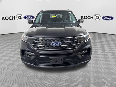 Used 2023 Ford Explorer XLT AWD/4WD image 2