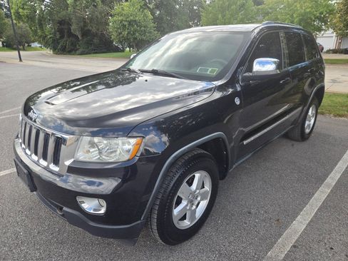 Used 2012 Jeep Grand Cherokee Laredo w/ Laredo E Group AWD/4WD image 3