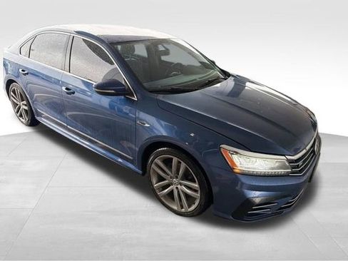 Used 2017 Volkswagen Passat 1.8T R-Line FWD image 4