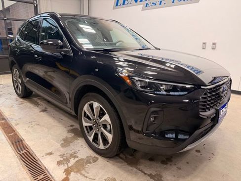 Used 2025 Ford Escape Platinum AWD/4WD image 2