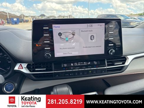 Used 2024 Toyota Sienna XLE image 20