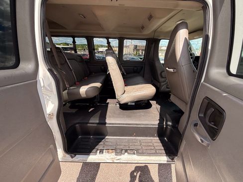 Used 2017 GMC Savana 3500 LS RWD image 30