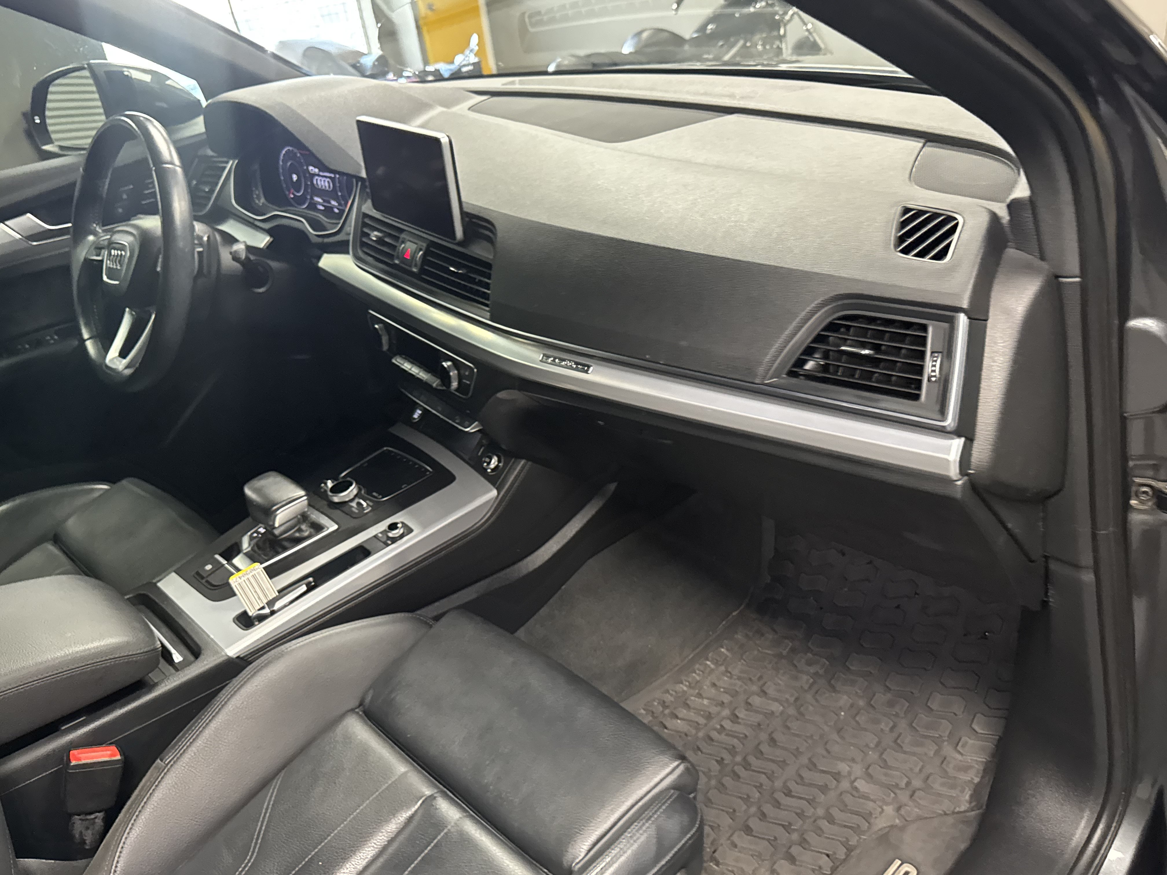 Used 2020 Audi Q5 2.0T Titanium Premium Plus AWD/4WD image 13
