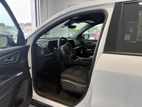 New 2026 Chevrolet Traverse LT w/ Midnight/Sport Edition AWD/4WD image 10