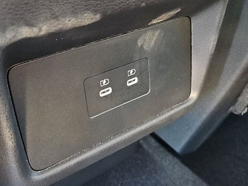 Used 2025 Nissan Rogue SV image 26