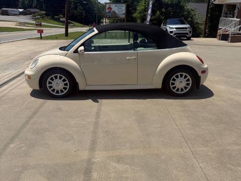 Used 2005 Volkswagen Beetle GLS FWD image 2