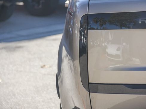 New 2025 Land Rover Range Rover SE image 10