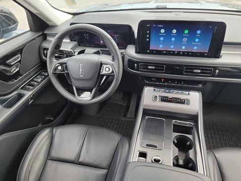 Used 2025 Lincoln Aviator AWD image 12