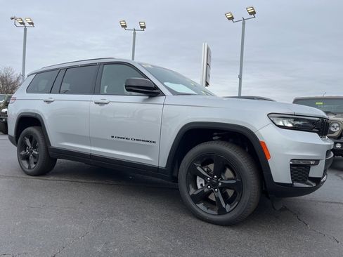 New 2025 Jeep Grand Cherokee L Limited w/ Black Appearance Package image 51