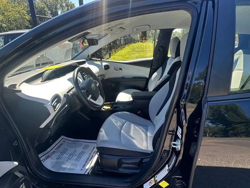 Used 2018 Toyota Prius Two w/ Prius Two Safety Plus Package FWD image 15