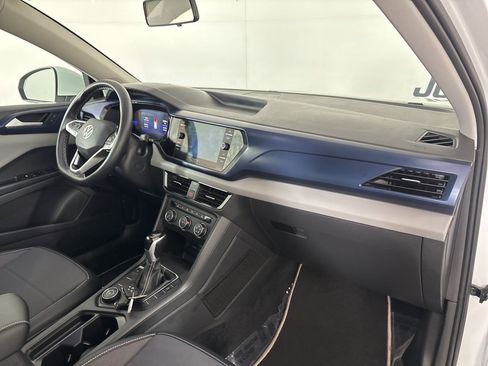 Used 2022 Volkswagen Taos SE w/ Panoramic Sunroof Package image 30