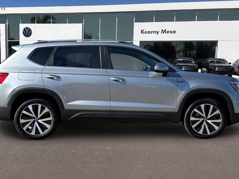 Used 2022 Volkswagen Taos SE image 3