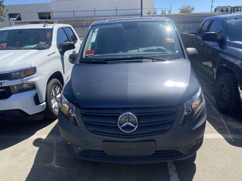 Used 2022 Mercedes-Benz Metris image 3