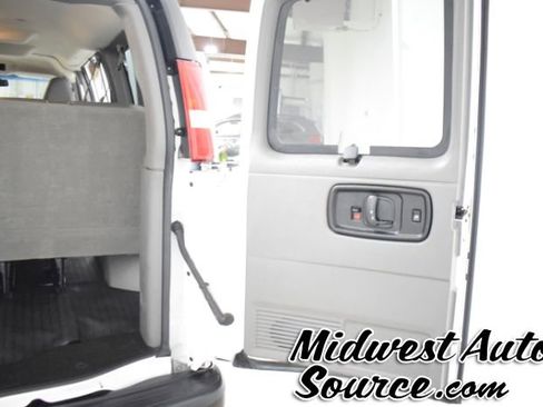 Used 2018 Chevrolet Express 2500 LS w/ Driver Convenience Package RWD image 26