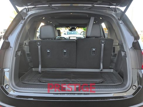 Used 2025 Honda Pilot Black Edition image 10